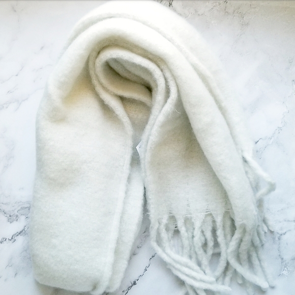 🍒NWT🍒 HOLLISTER SOFT AS CLOUDS LONG SCARF - Picture 3 of 5